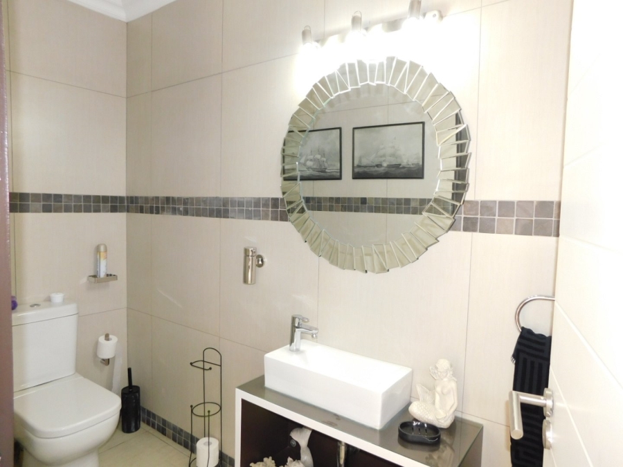 4 Bedroom Property for Sale in Harbour Island Western Cape